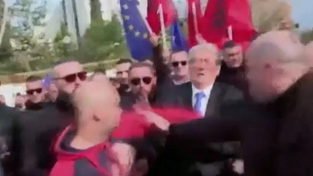 Incident grav în Albania: fostul premier Berisha a lovit cu pumnul în faţă

