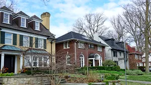 Descoperire macabră. Un copil a fost găsit lângă cadavrul mamei sale care murise cu 12 ore în urmă din cauza Covid-19