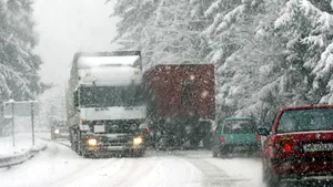 Circulaţie îngreunată de zăpadă în tot judeţul Harghita