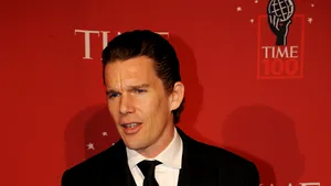 Ethan Hawke, la Balul de Halloween: Dacă avem grijă de copii, va fi mai puţină criminalitate