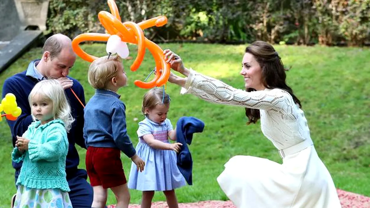 Aceasta este unica jucărie pe care cuplul regal al Marii Britanii le-a INTERZIS-O Prinţului George şi Prinţesei Charlotte