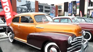 Peste 100 de automobile americane de epocă, expuse la Bucureşti, în weekend