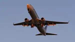 Ryanair reţine la sol trei avioane Boeing 737 din cauza unor fisuri