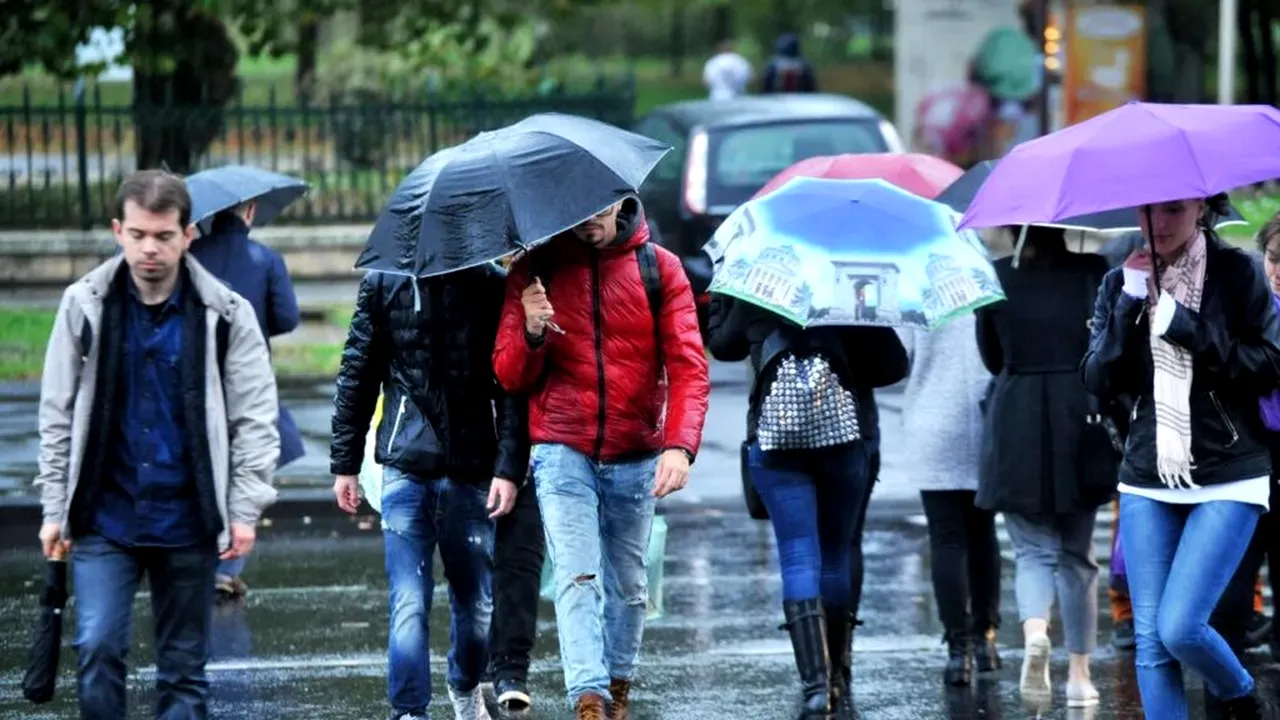 Furtuni cu grindină la București sâmbătă seara, răcire la 15 grade duminică. Prognoza ANM