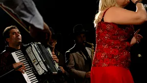 Dansez pentru tine: Viorica şi Ioniţă de la Clejani dansează pentru un cor de studenţi surzi