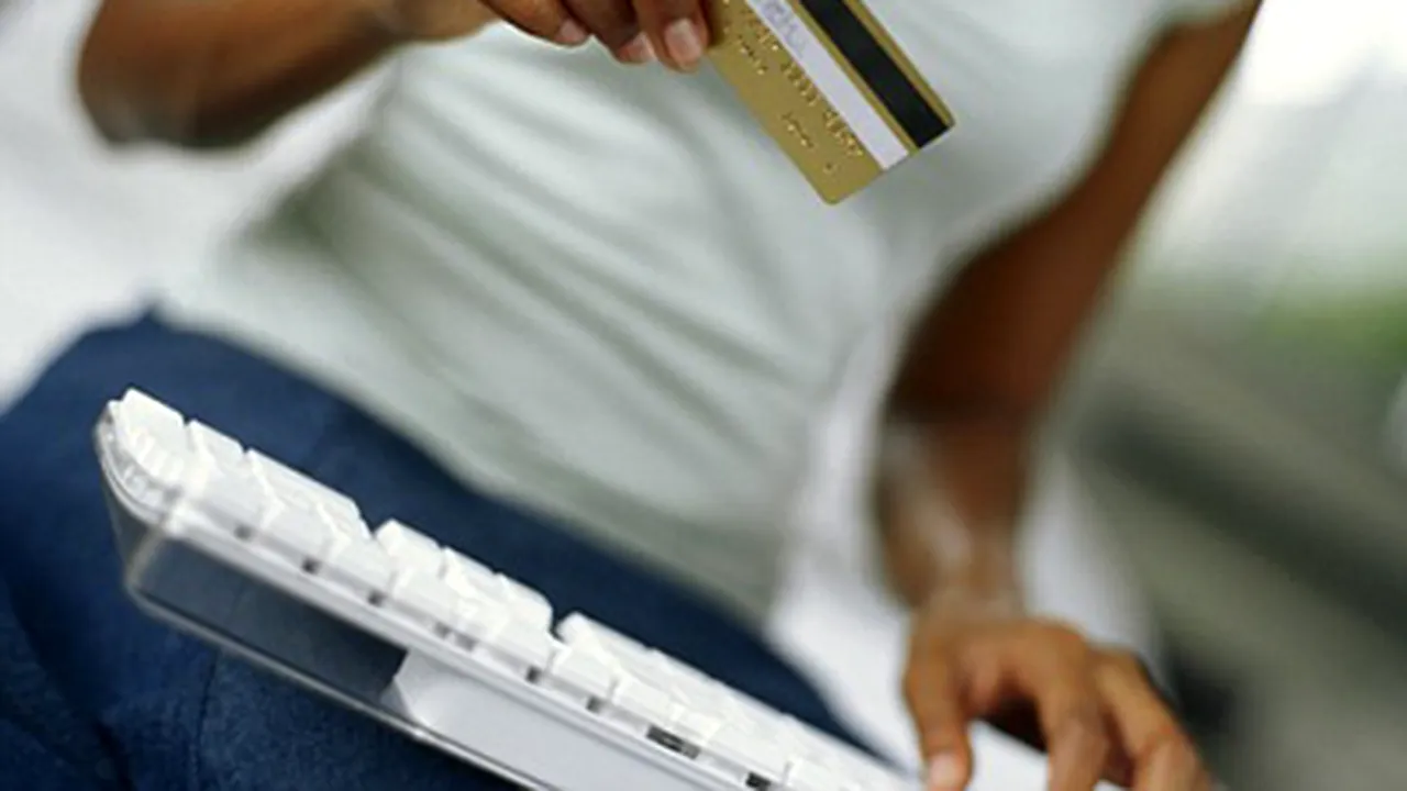 O bancă britanică oferă carduri de debit copiilor, fără să anunţe părinţii