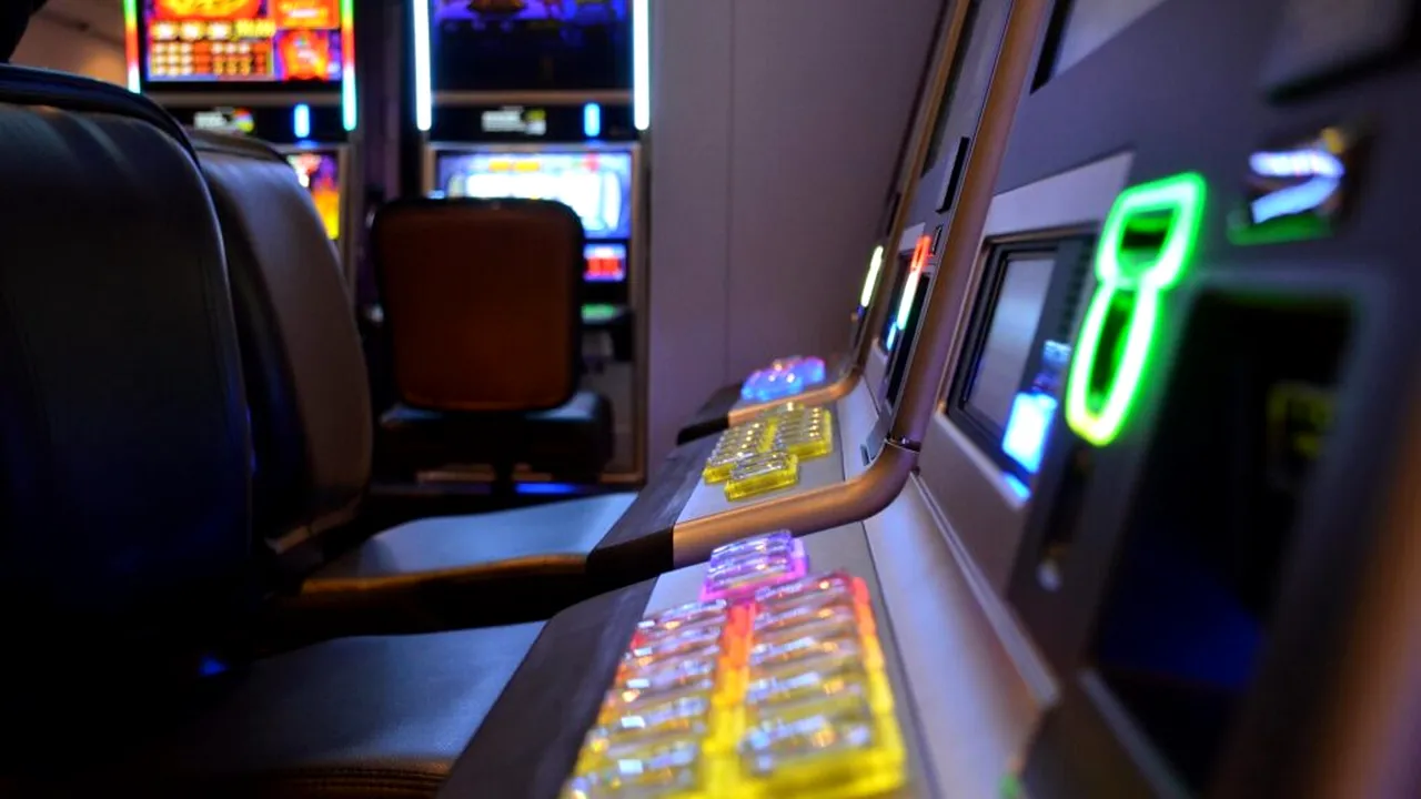 Modelul Slatina. Încă un mare oraș din România vrea să interzică păcănelele