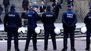 Bătaie generală la Bruxelles. Sute de tineri s-au confruntat cu poliţiştii, la doar câteva zile după violenţele din centrul oraşului, de la calificarea Marocului la Cupa Mondială | VIDEO