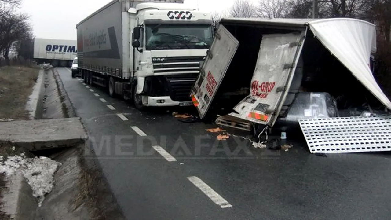 Pericol pe şosele din cauza poleiului: Aproape o sută de accidente rutiere în ţară