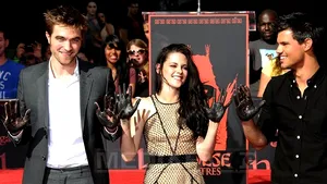 Premiera noului film Twilight: Mii de fani aşteaptă lansarea în corturi