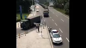 Criza din Hong Kong: Donald Trump anunţă că Beijingul mobilizează trupe la frontiera cu provincia autonomă chineză | VIDEO