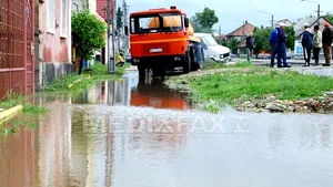 156 de localităţi din 28 de judeţe afectate de inundaţii, de miercuri până vineri