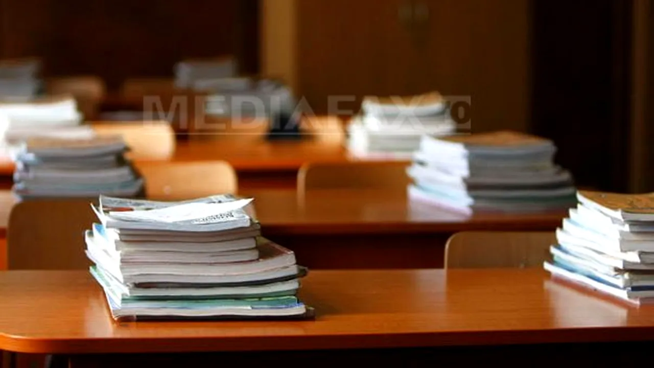 Editori: Am făcut 17 contestaţii şi sesizări privind licitaţia pentru manuale, inclusiv la DNA. REACŢIA Ministerului Educaţiei