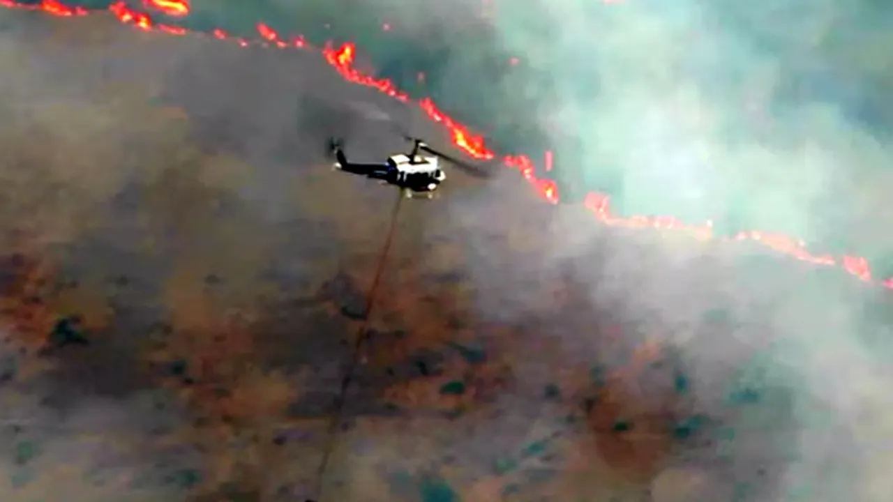 Sute de case evacuate în statul american Washington, din cauza unui incendiu de vegetaţie - VIDEO