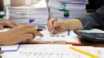 Fraudă cu acte de muncă: Istoricul real al unor angajaţi a fost atribui ilegal altor persoane. Percheziţii în trei judeţe pentru falsificarea datelor a 149 de angajaţi