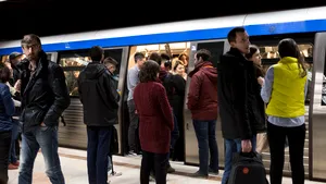 Aglomeraţie din nou la metroul bucureştean / Raed Arafat ceruse soluţii pentru evitarea aglomerărilor majore 