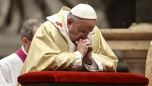 COMENTARIU Lelia Munteanu: Papa Francisc: „A ne recunoaşte mici - o premisă pentru a deveni mari