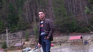 Un ieşean s-a spânzurat cu un cordon în locuinţa sa, după ce şi-a anunţat sinuciderea pe Facebook