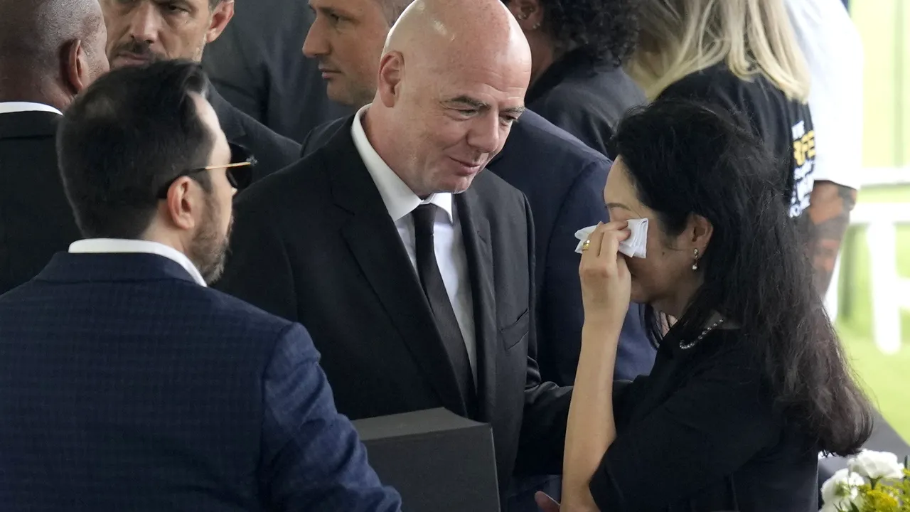 Şeful FIFA, Gianni Infantino, explică de ce apare făcând un selfie la funeraliile lui Pele