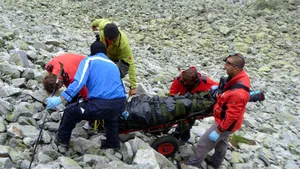 Trupul lectorului universitar care a murit după ce a căzut într-o prăpastie în Retezat, recuperat