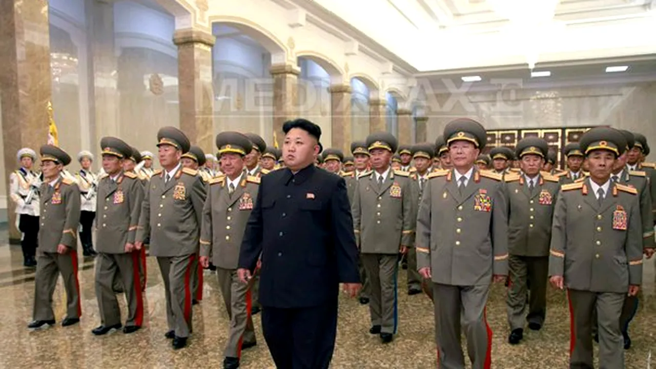 Kim Jong-un, surprins şchiopătând la ceremonia organizată în memoria bunicului său, Kim Il-sung
