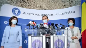 Ministerul Educaţiei cere responsabilitate de la profesori, dar nu le-a oferit condiţii
