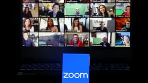 Alertă de hacking pe ZOOM: 500.000 conturi, scoase la vânzare cu preţuri infime. La ce conferinţe oferă acces