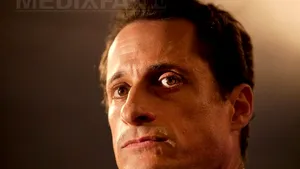 Reprezentantul democrat al statului New York recunoaşte că fotografia obscenă de pe Twitter fusese postată de el - VIDEO