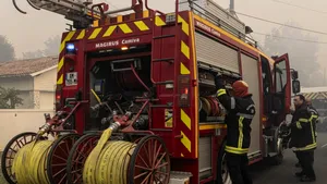 Patru persoane au murit într-un incendiu devastator la o casă din Liverpool. O altă persoană a fost transportată la spital
