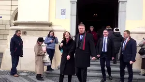Preşedintele Klaus Iohannis, la slujbă în prima zi de Crăciun, la biserica din Sibiu. VIDEO