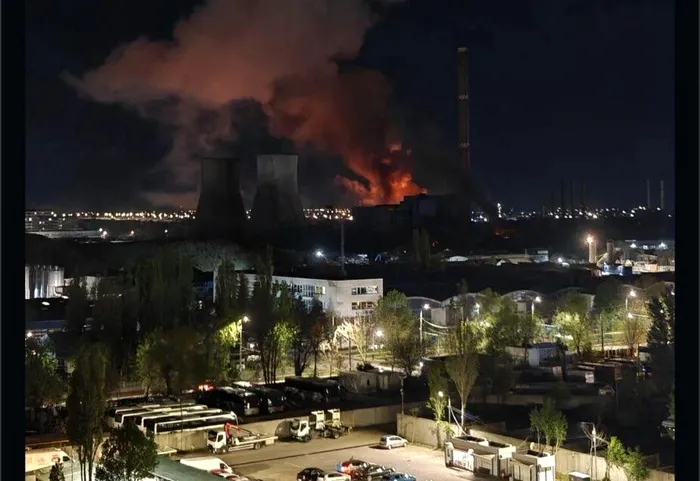 NEWS ALERT Update: Explozie urmată de incendiu la CET Vest din București/Raed Arafat: Există 30 de tone de ulei care ard. Nu se va da mesaj RO-Alert