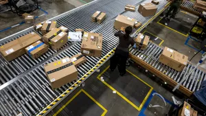 Casa Albă acuză Amazon de comportament „ostil și politic”. Compania vrea să afișeze cu cât cresc prețurile din cauza tarifelor impuse de Trump