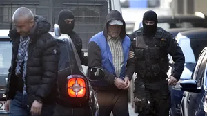 Dosarul Caracal. Gheorghe Dincă, huiduit în faţa Tribunalului Olt: „Spânzură-te singur!” - VIDEO