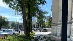 Dezastru în urma protestului din Piața Victoriei. Pomișori rupți, garduri distruse și pietre aruncate / Galerie FOTO-VIDEO