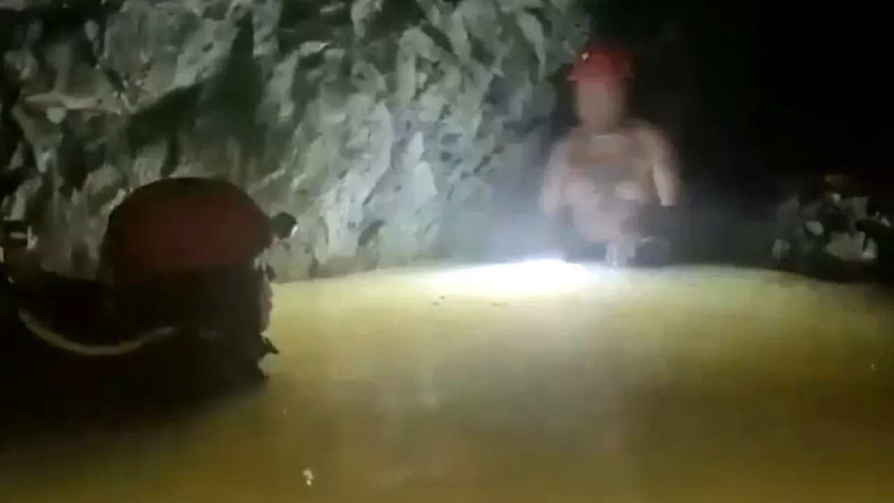 Miner salvat după 14 zile sub pământ în Mexic, după prăbușirea unei mine