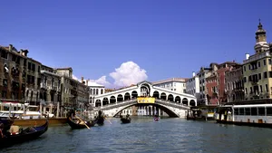 Un oraş turistic important va impune o taxă de vizitare. Suma pe care o vor plăti turiştii din 2022