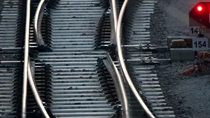 Moldoveancă pusă sub acuzare pentru huliganism şi blocarea trenurilor la Bălţi