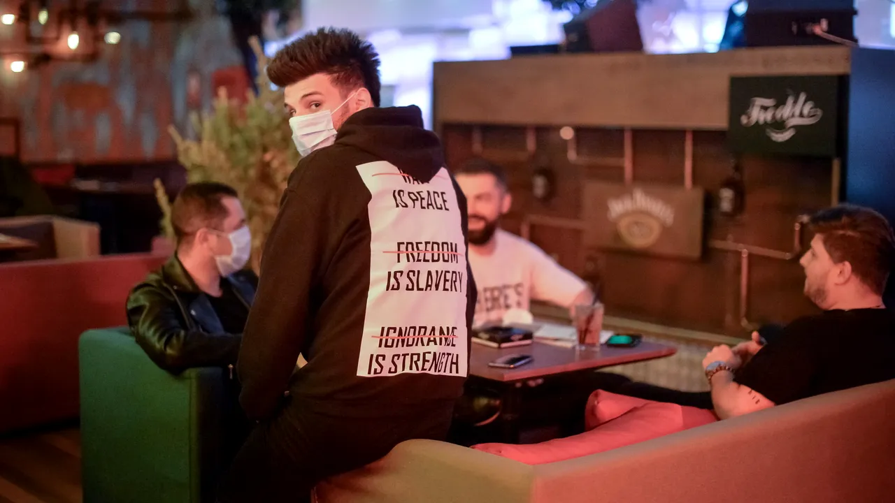 Ministrul Economiei, despre nerespectarea regulilor la terase. „Nu are logică să deschidem restaurantele în interior”