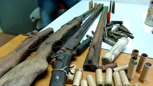 Arad: Atelier de confecţionat arme de vânătoare, în casa unui bătrân