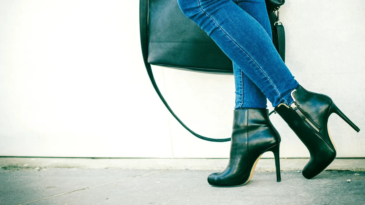 Cele mai atractive ţinute denim pentru femei în primăvara 2022 