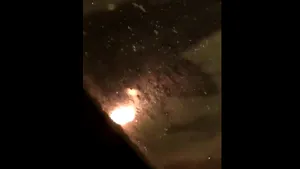 Momentul în care motorul unui avion ia foc, chiar înainte de decolare. VIDEO