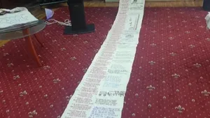 O femeie din Cugir a cusut o pânză lungă de 7 metri cu toate strofele poeziei „Luceafărul”