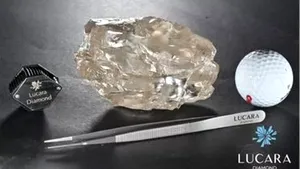Mega-diamant de 2.500 de carate găsit într-o mină din Botswana