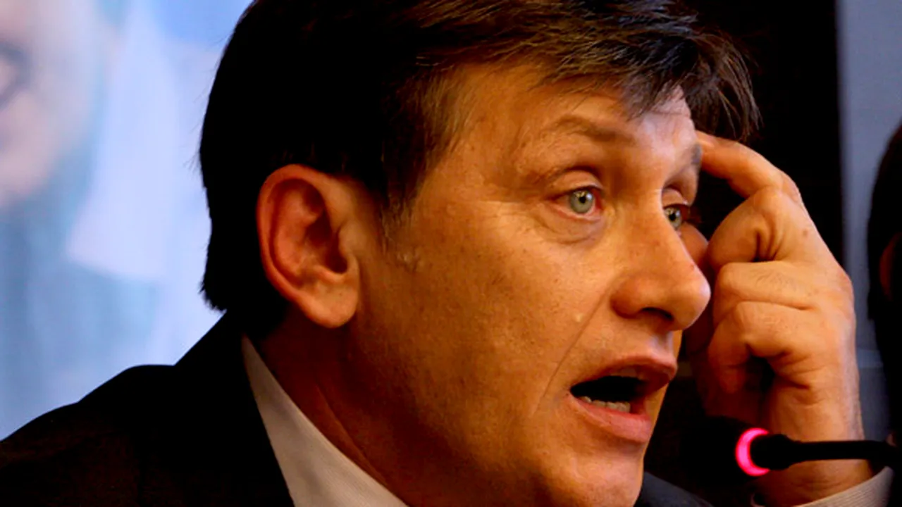 Antonescu: Băsescu să recunoască, în al doisprezecelea ceas, majoritatea care îl susţine pe Iohannis