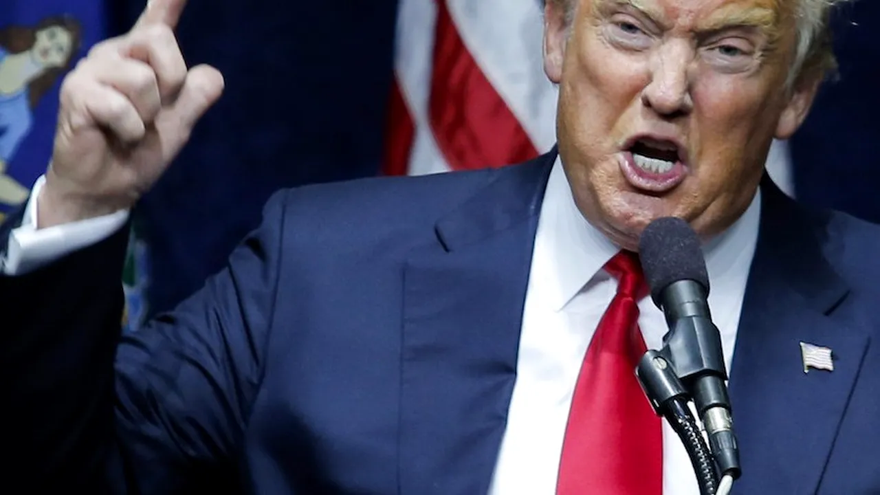 Popularitatea lui Donald Trump este în scădere, însă liderul american denunţă sondajele ca fiind 