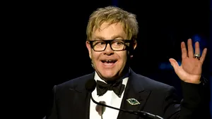Elton John îl ajută pe Eminem să lupte împotriva dependenţei de droguri