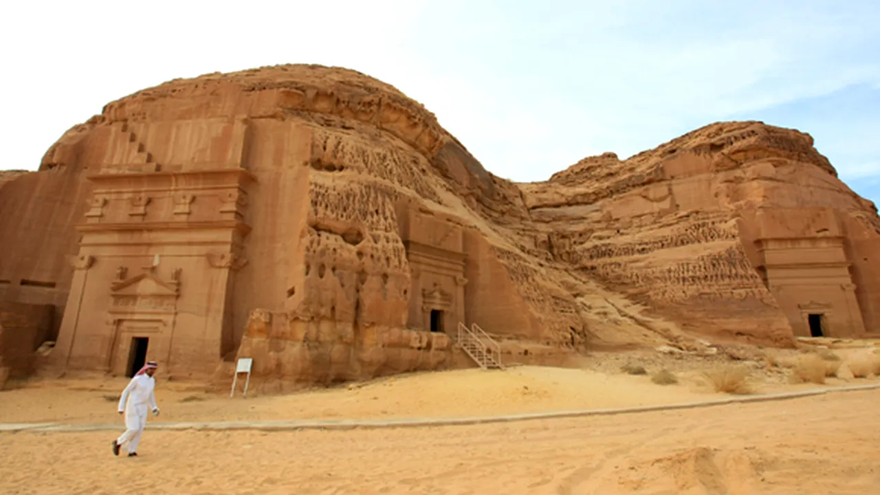 Un monument de dimensiuni impresionante a fost descoperit în apropierea oraşului antic Petra - FOTO 