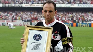 Rogerio Ceni a primit certificatele Guinness pentru trei recorduri pe care le-a stabilit în 2013