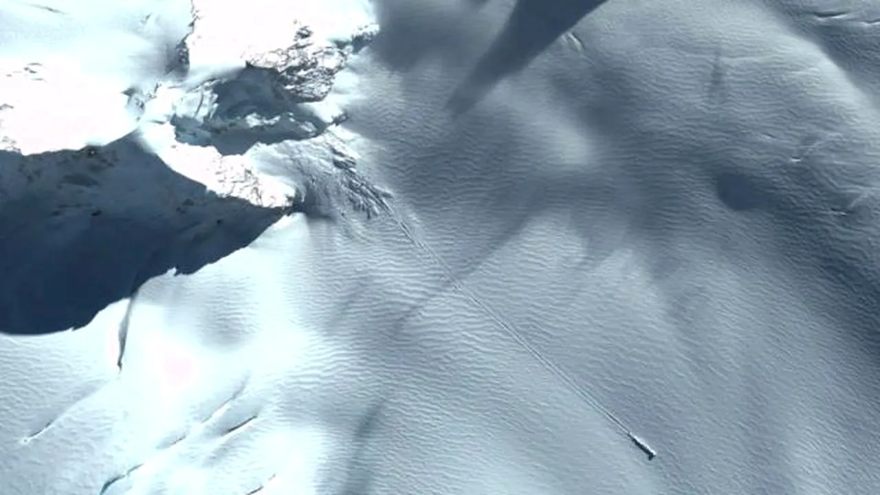 Ce s-a prăbuşit în Antarctica? Obiectul MISTERIOS descoperit prin Google Earth | VIDEO