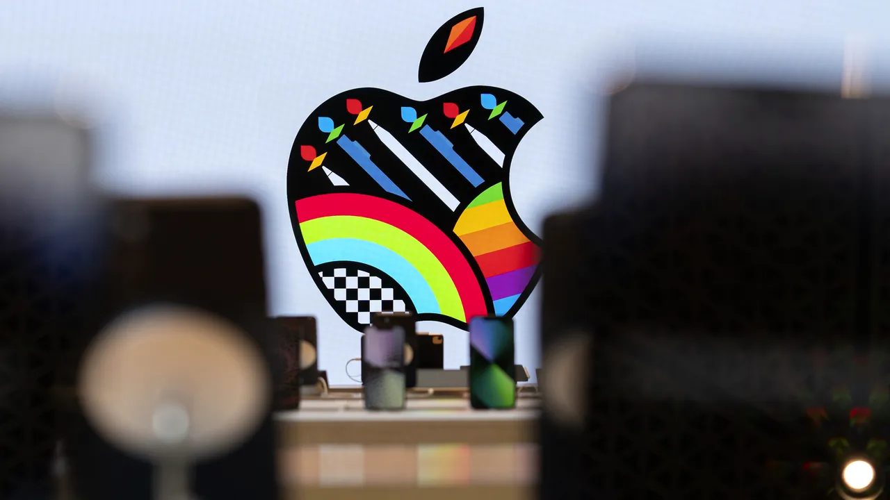 Apple este în discuţii cu Google pentru a utiliza instrumentul de inteligenţă artificială Gemini pe iPhone